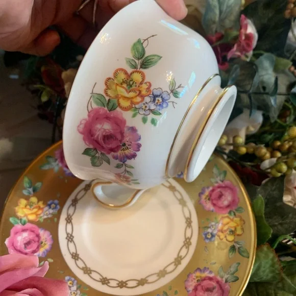 “Vintage” Royal Chelsea Cup & Saucer (Set) - Picture 6 of 13